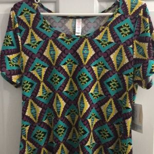🎉💕BEAUTIFUL BNWT LULAROE MEDIUM CLASSIC TOP💕🎉